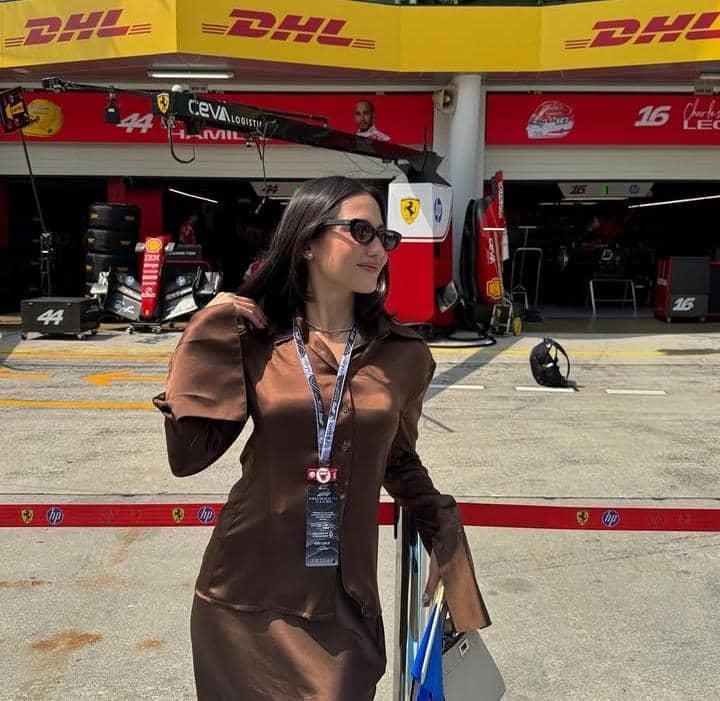 Pevita Pearce nonton Balap F1 Bahrain Grand Prix di Malaysia