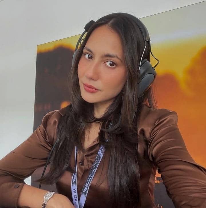 Pevita Pearce nonton Balap F1 Bahrain Grand Prix di Malaysia