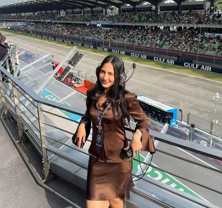 Pevita Pearce nonton Balap F1 Bahrain Grand Prix di Malaysia