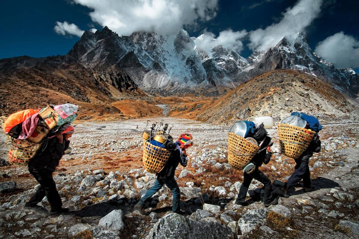 Apa yang Dilakukan Para Porter saat Gunung Ditutup Sementara?