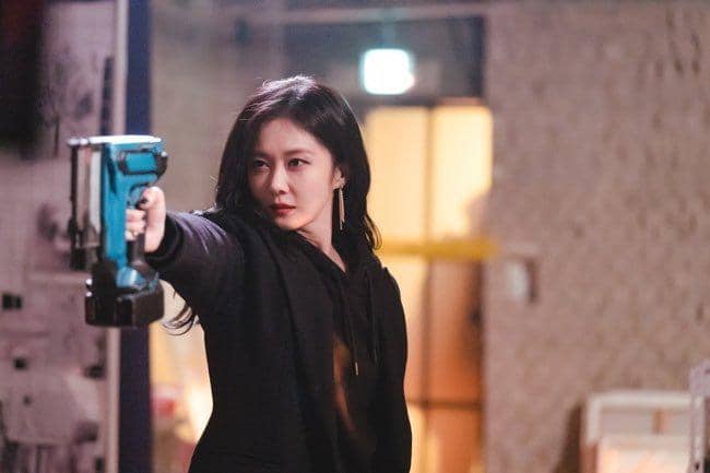 Cuplikan adegan dari drama Korea Sell Your Haunted House produksi KBS2 tentang bisnis properti berhantu.
