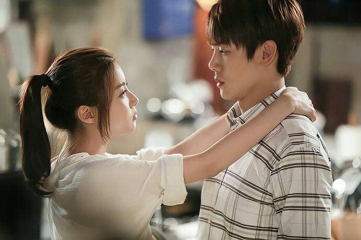 Kang So Ra dan Yoo Yeon Seok tampil bersama dalam adegan drama Korea Warm and Cozy produksi stasiun MBC.