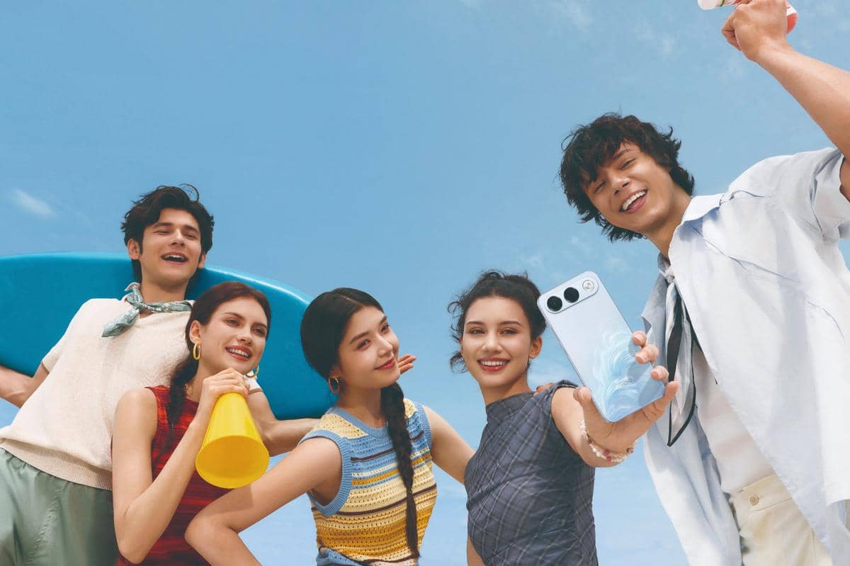 50MP Ultra-Wide AI Zoom Selfie Camera.jpeg