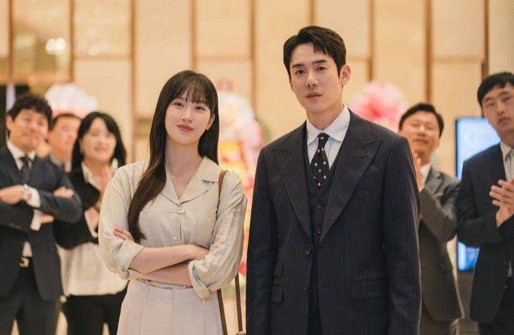 Moon Ga Young dan Yoo Yeon Seok tampil bersama dalam adegan drama Korea The Interest of Love produksi JTBC.