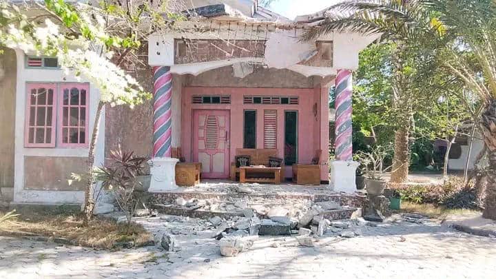Kondisi rumah yang mengalami kerusakan akibat bencana, dengan total 19 rumah rusak ringan dan satu rumah rusak sedang.