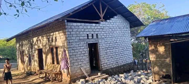 Sejumlah rumah di Sumba Barat Daya terdampak dan mengalami kerusakan akibat gempa, berdasarkan data sementara BNPB.