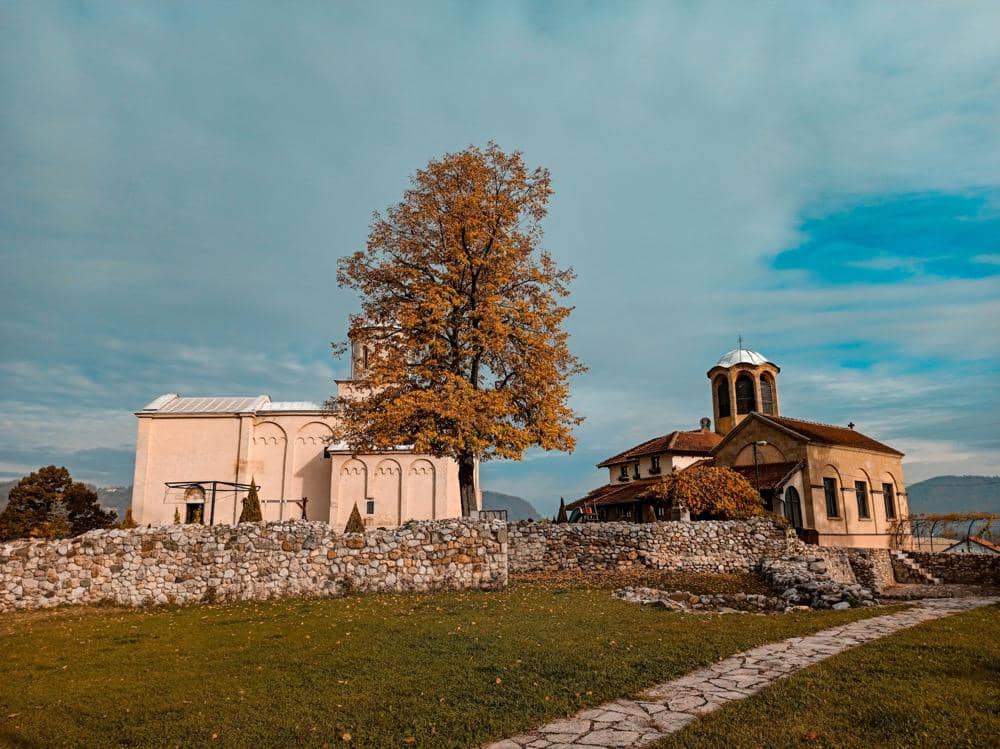 ilustrasi Gereja St. Achillius di Arilje Serbia