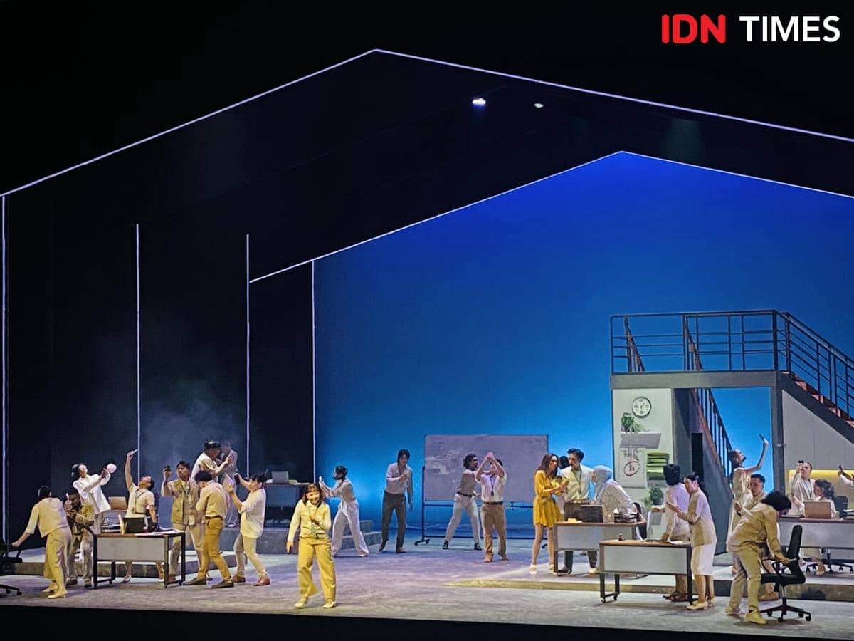 Dokumentasi terkait produksi Home Sweet Loan The Musical dari IDN Times dengan kredit foto Rani Asnurida.