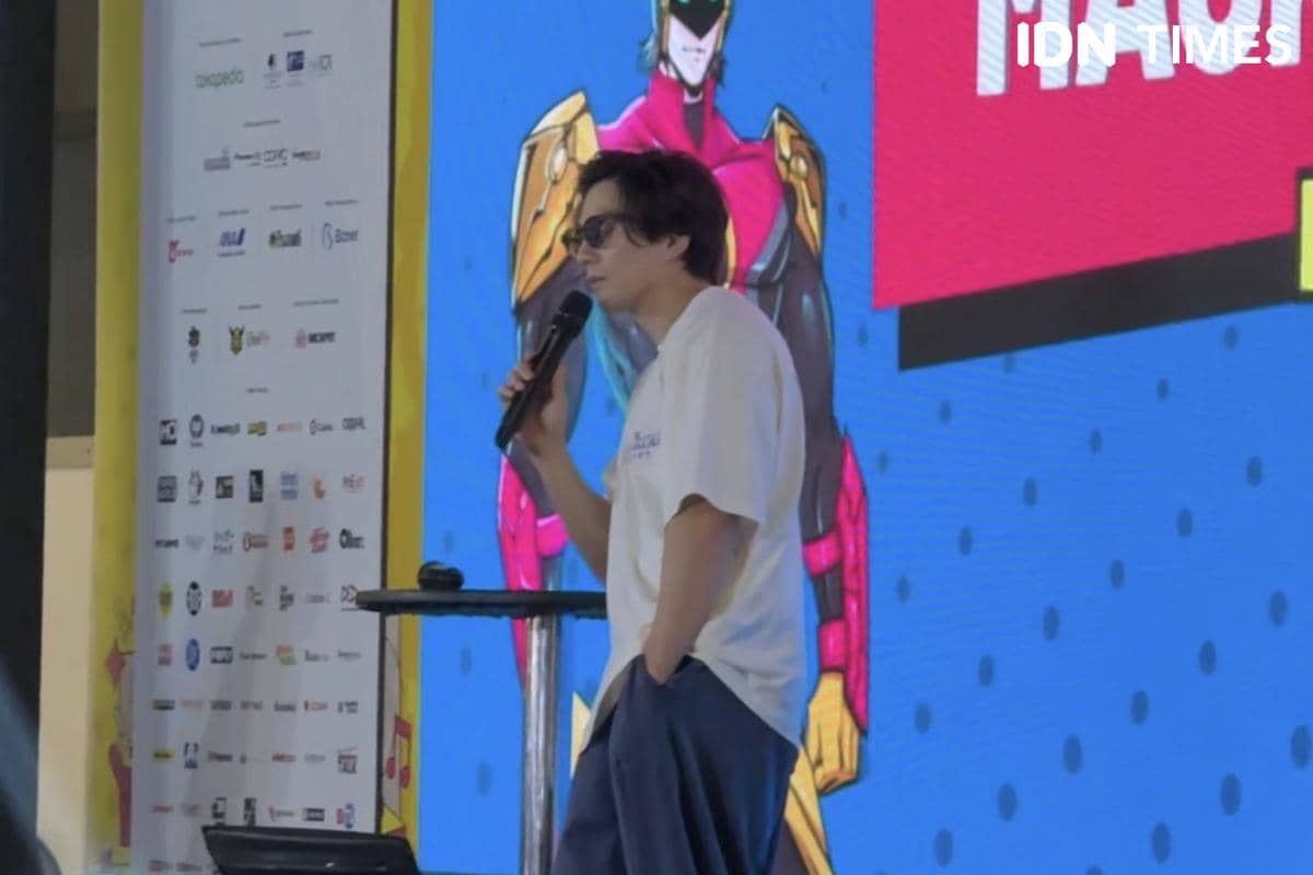 Mackenyu berpose dalam potret saat menghadiri Indonesia Comic Con 2026, difoto Elizabeth Chiquita untuk IDN Times.