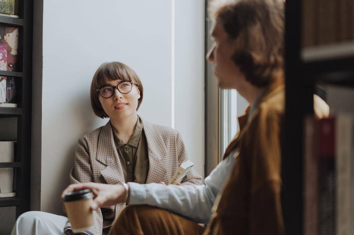 illustrasi deep talk bareng teman