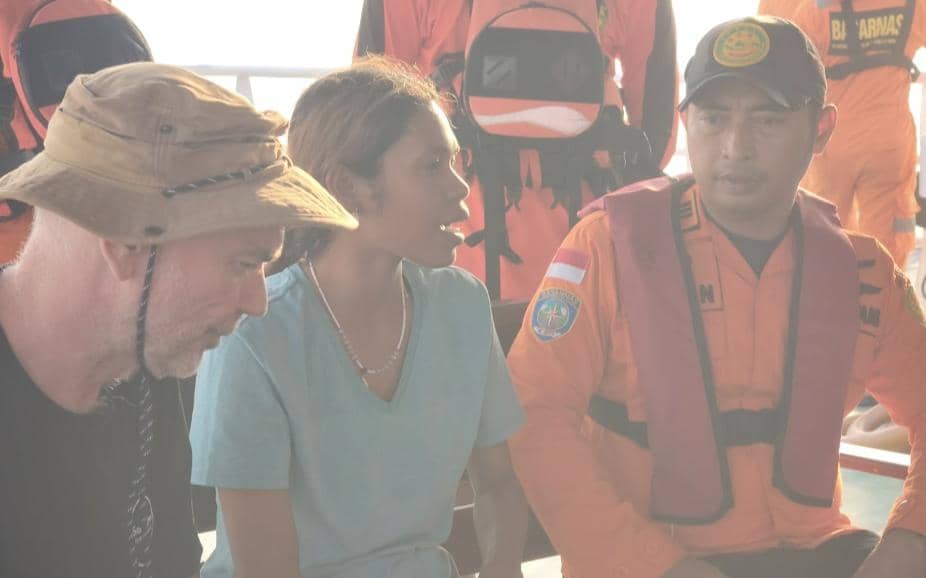 Tim SAR gabungan melakukan pencarian tiga penyelam yang hilang di perairan Sikka, Nusa Tenggara Timur.