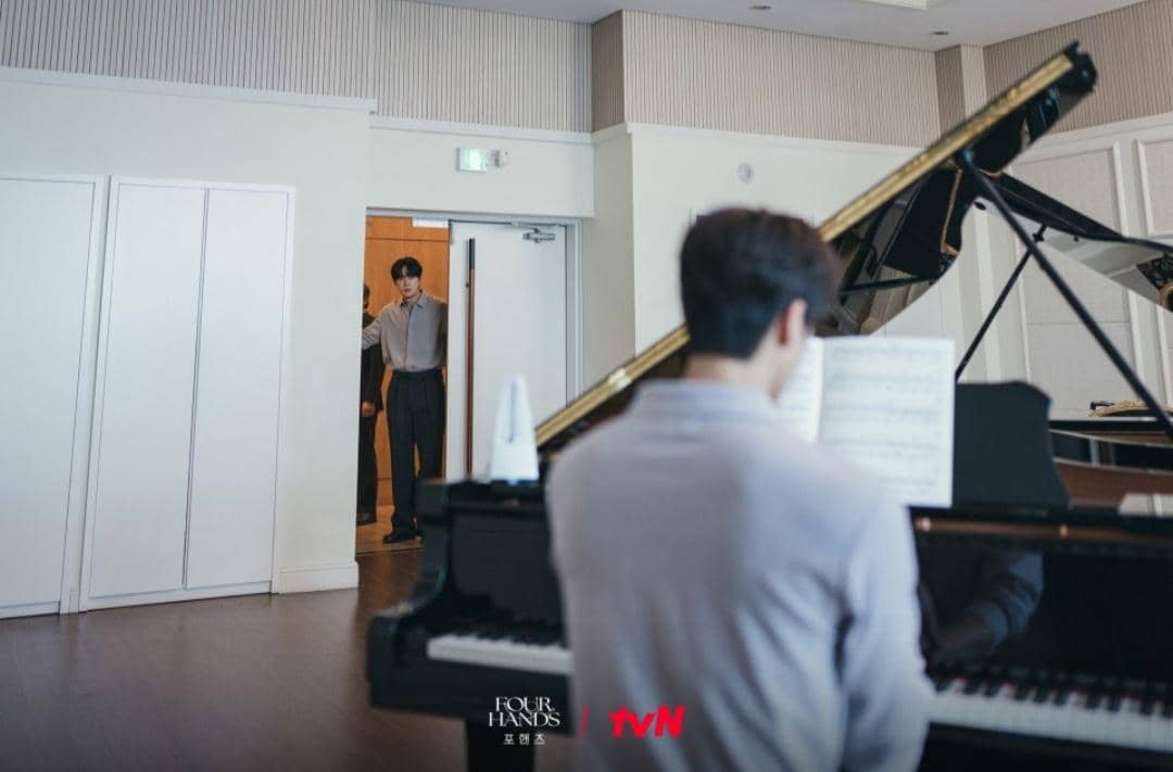 Cuplikan adegan drama Korea Four Hands, Two Sonatas produksi tvN yang diambil dari tayangan serial tersebut.