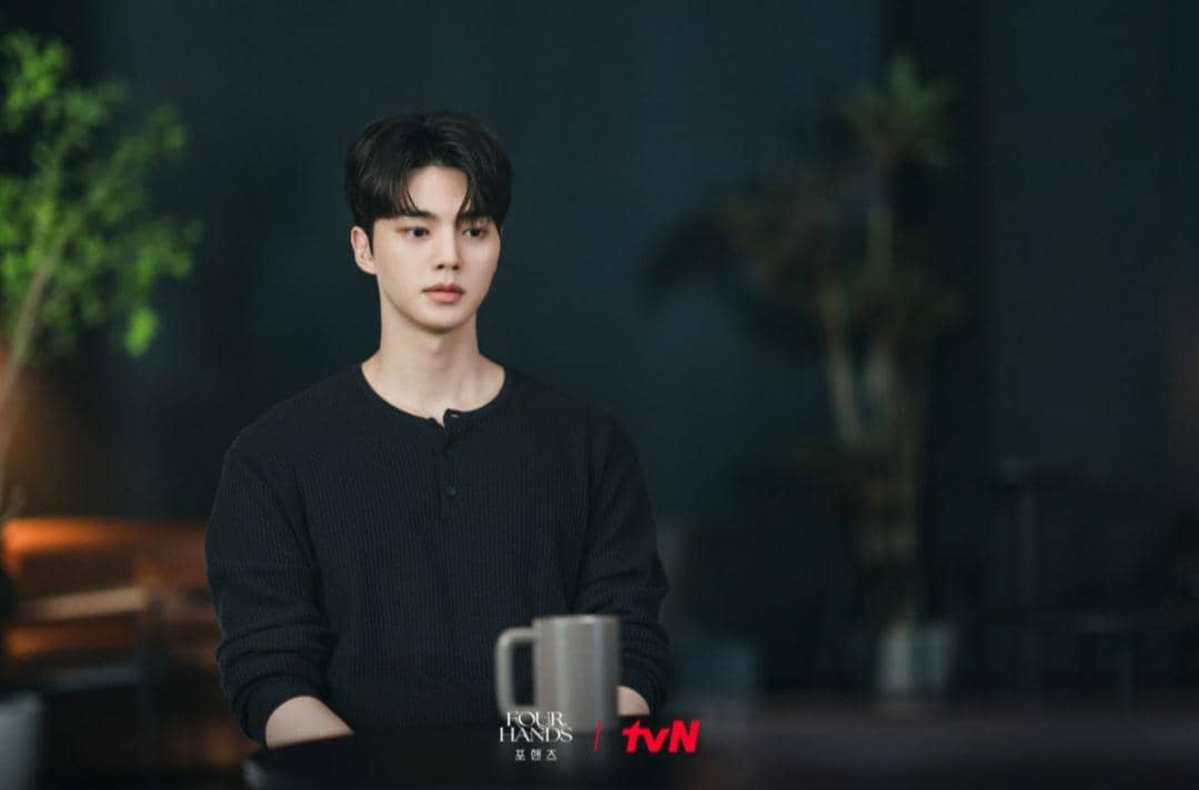 Cuplikan adegan drama Korea Four Hands, Two Sonatas produksi tvN dalam tangkapan layar materi promosi serial.