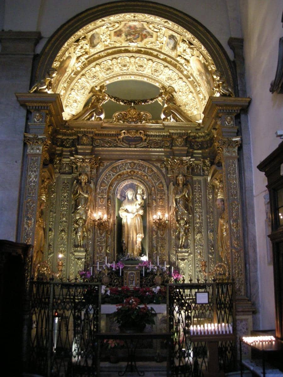 potret kapel indah bernama Cappelle Della Madonna Grande (Our Lady of Snow) di dalam Katedral Turin