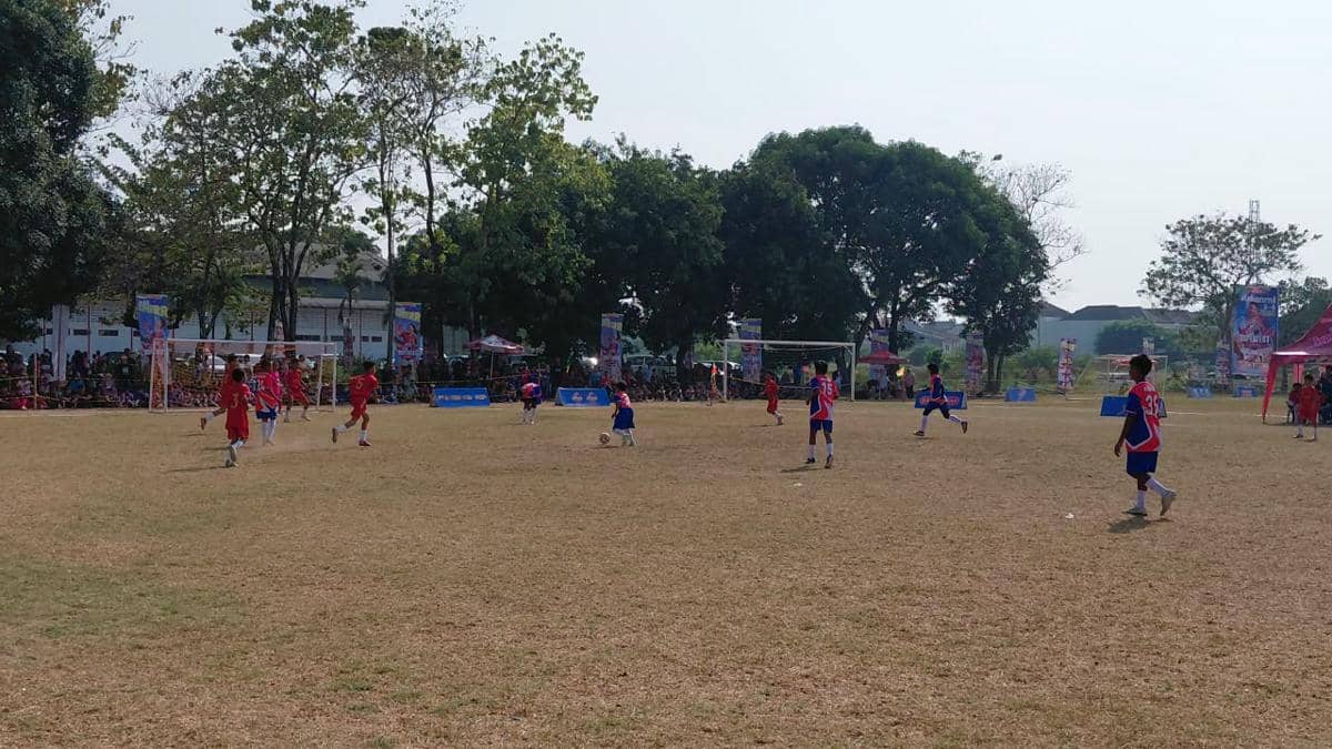 Khong Guan memperluas program pembinaan sepak bola usia dini ke luar Pulau Jawa melalui Khong Guan Superco Supercamp Superfest 2026 di Kota 