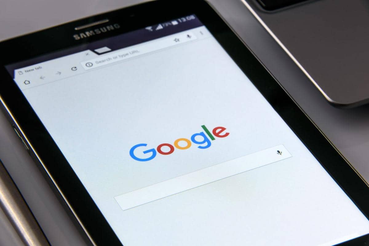 Ilustrasi Google sebagai representasi perusahaan teknologi dan layanan pencarian informasi di internet.