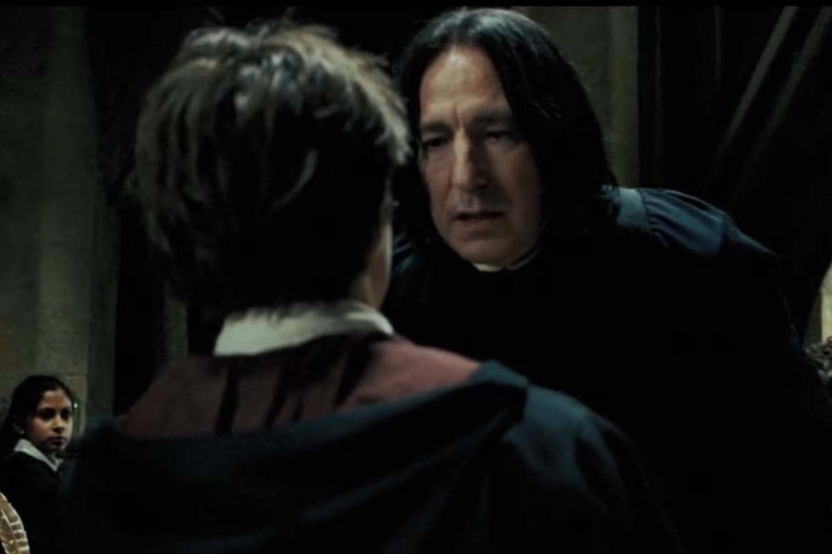 Kenapa Snape Membenci Harry Potter? Ada Trauma Masa Lalu
