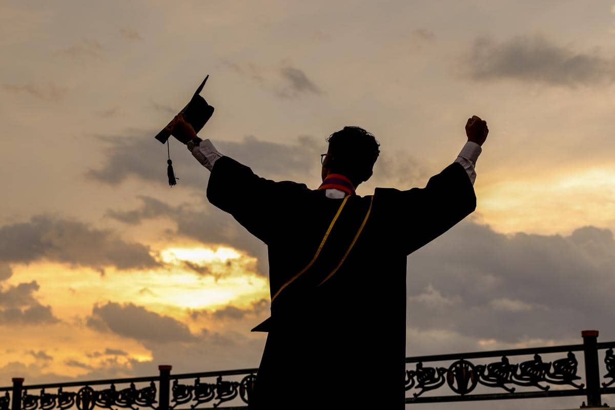 Ilustrasi mahasiswa after wisuda