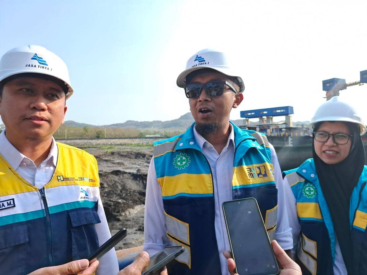 Potret Adi Bowo Kusumo, Kepala Divisi Jasa Wilayah Sungai Brantas Perum Jasa Tirta 1, dalam dokumentasi IDN Times.