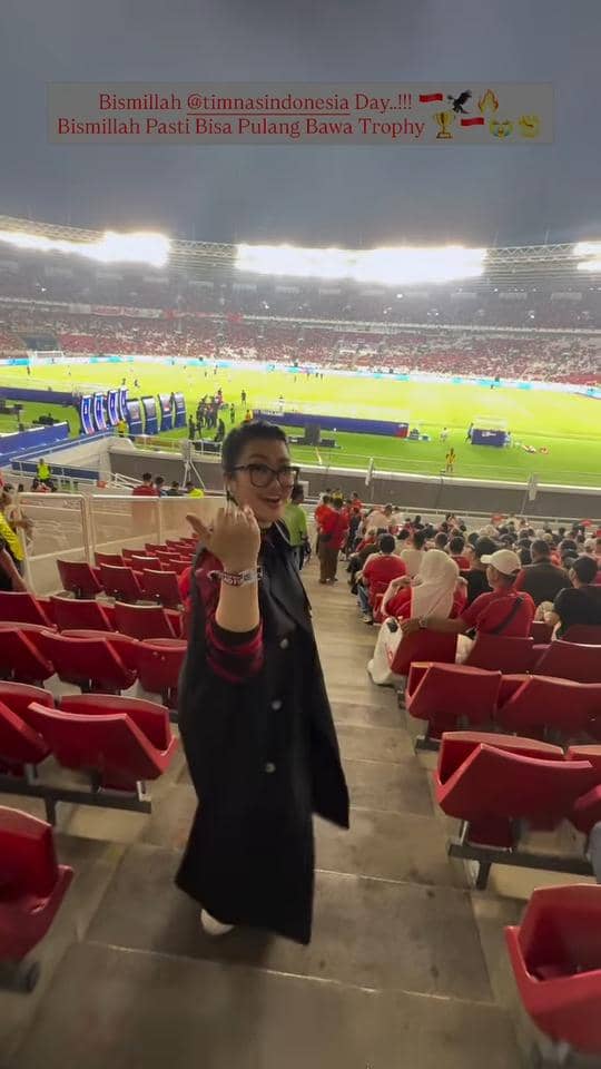 Sejumlah artis menyaksikan laga final FIFA ASEAN Cup 2026 tim nasional dari tribun Stadion Utama GBK.