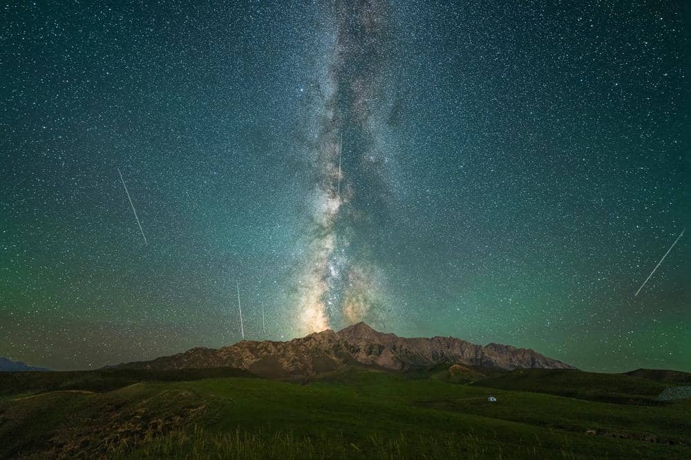 Apa yang Terjadi saat Meteor Memasuki Bumi? Berikut Penjelasannya!