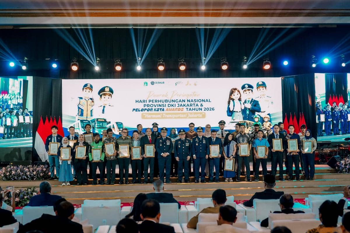 Awarding HY207830.jpg