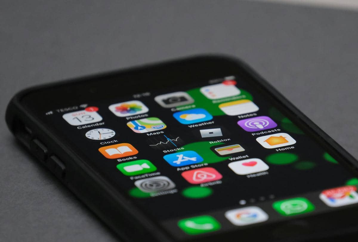 Apakah Stiker IMEI di HP Baru Boleh Dilepas? Begini Efeknya!