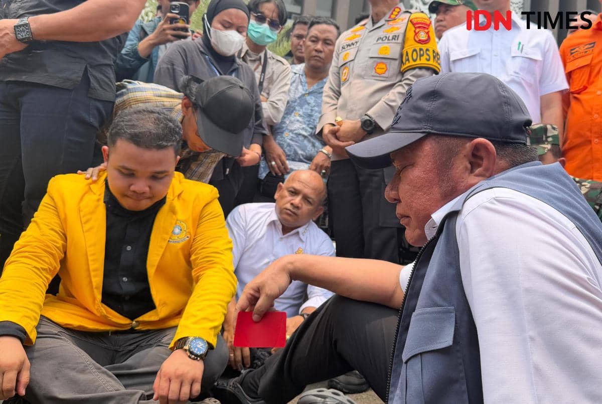 Demonstrasi mahasiswa di Palembang menuntut keseriusan pemerintah dalam penanganan karhutla 