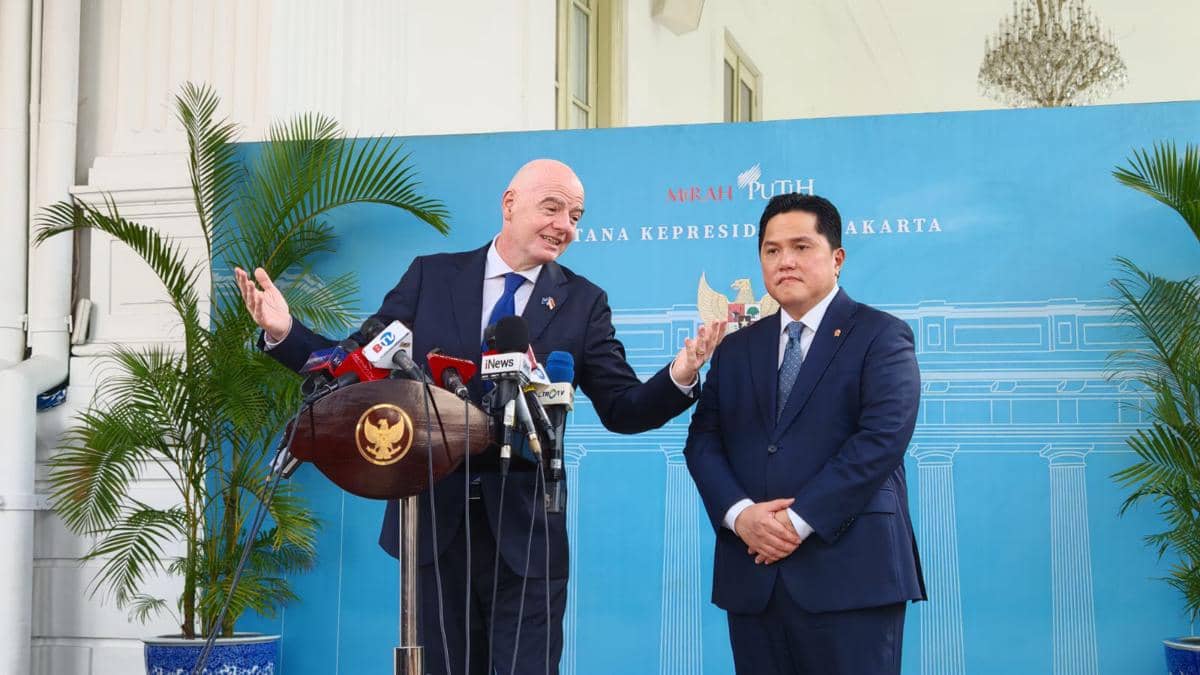 Menteri Pemuda dan Olahraga (Menpora), Erick Thohir bersama Presiden FIFA, Gianni Ifantino di Istana Kepresidenan Jakarta, Senin (5/10/2026)