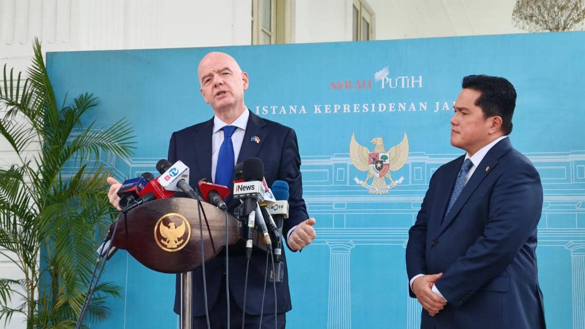 Menteri Pemuda dan Olahraga (Menpora), Erick Thohir bersama Presiden FIFA, Gianni Ifantino di Istana Kepresidenan Jakarta, Senin (5/10/2026)