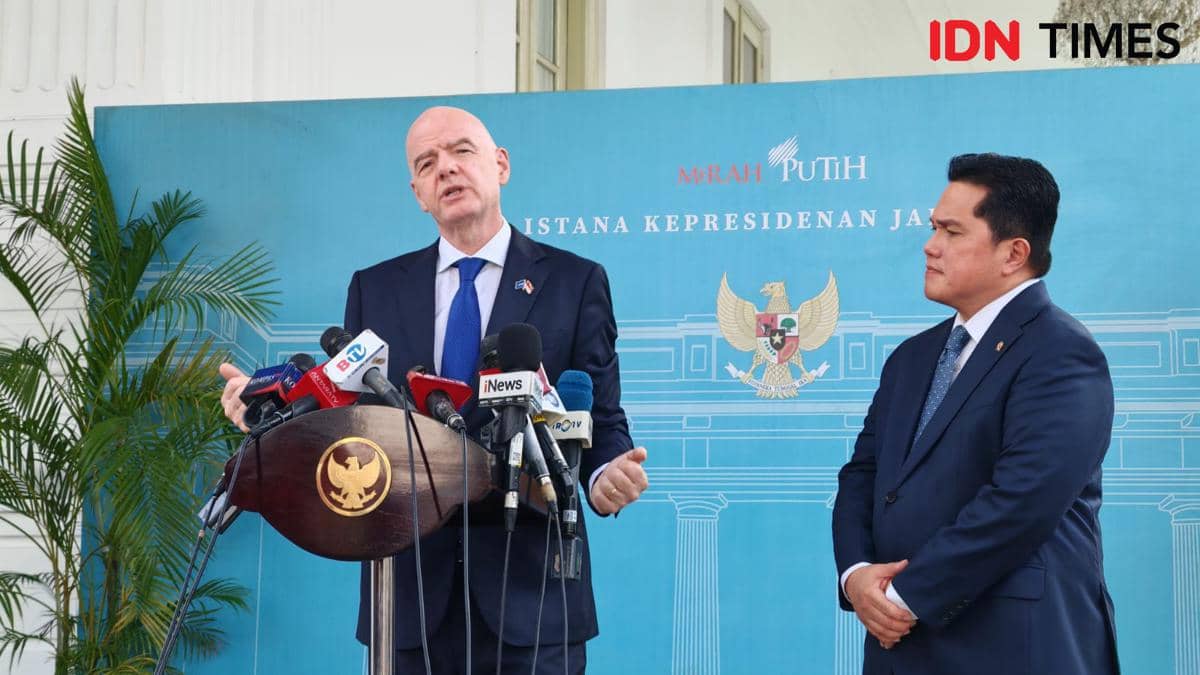 Menteri Pemuda dan Olahraga (Menpora), Erick Thohir bersama Presiden FIFA, Gianni Ifantino di Istana Kepresidenan Jakarta, Senin (5/10/2026)