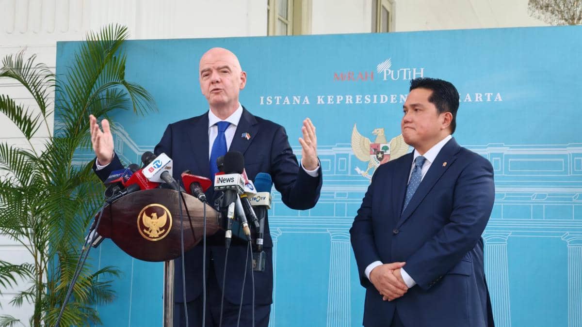Menteri Pemuda dan Olahraga (Menpora), Erick Thohir bersama Presiden FIFA, Gianni Ifantino di Istana Kepresidenan Jakarta, Senin (5/10/2026)
