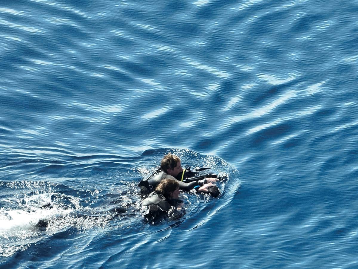 Bertahan di Tengah Laut, Penyelam Irlandia Ditemukan Terapung di Perairan Sikka