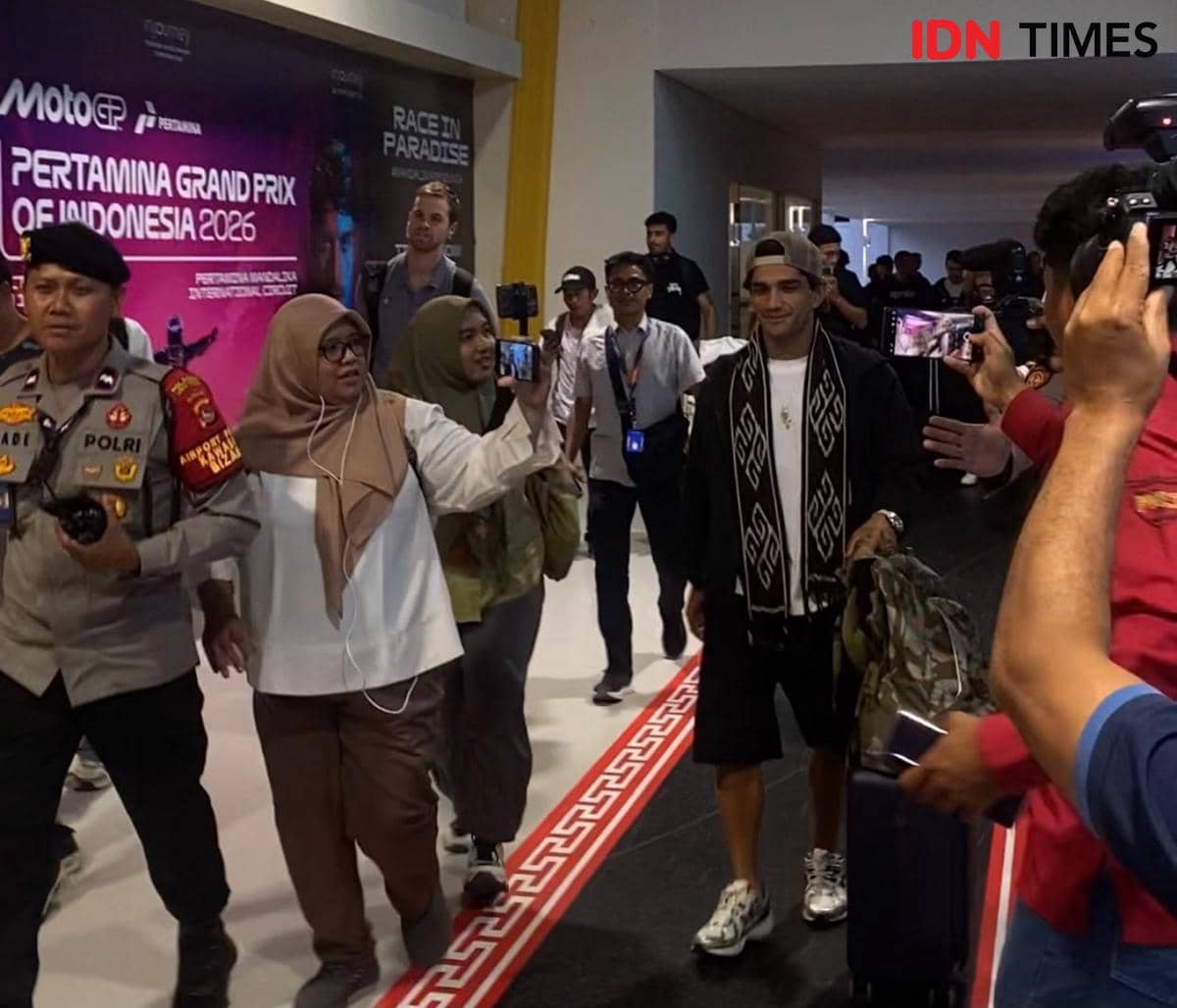 Disambut Gendang Beleq, Para Pembalap Top MotoGP Tiba di Lombok