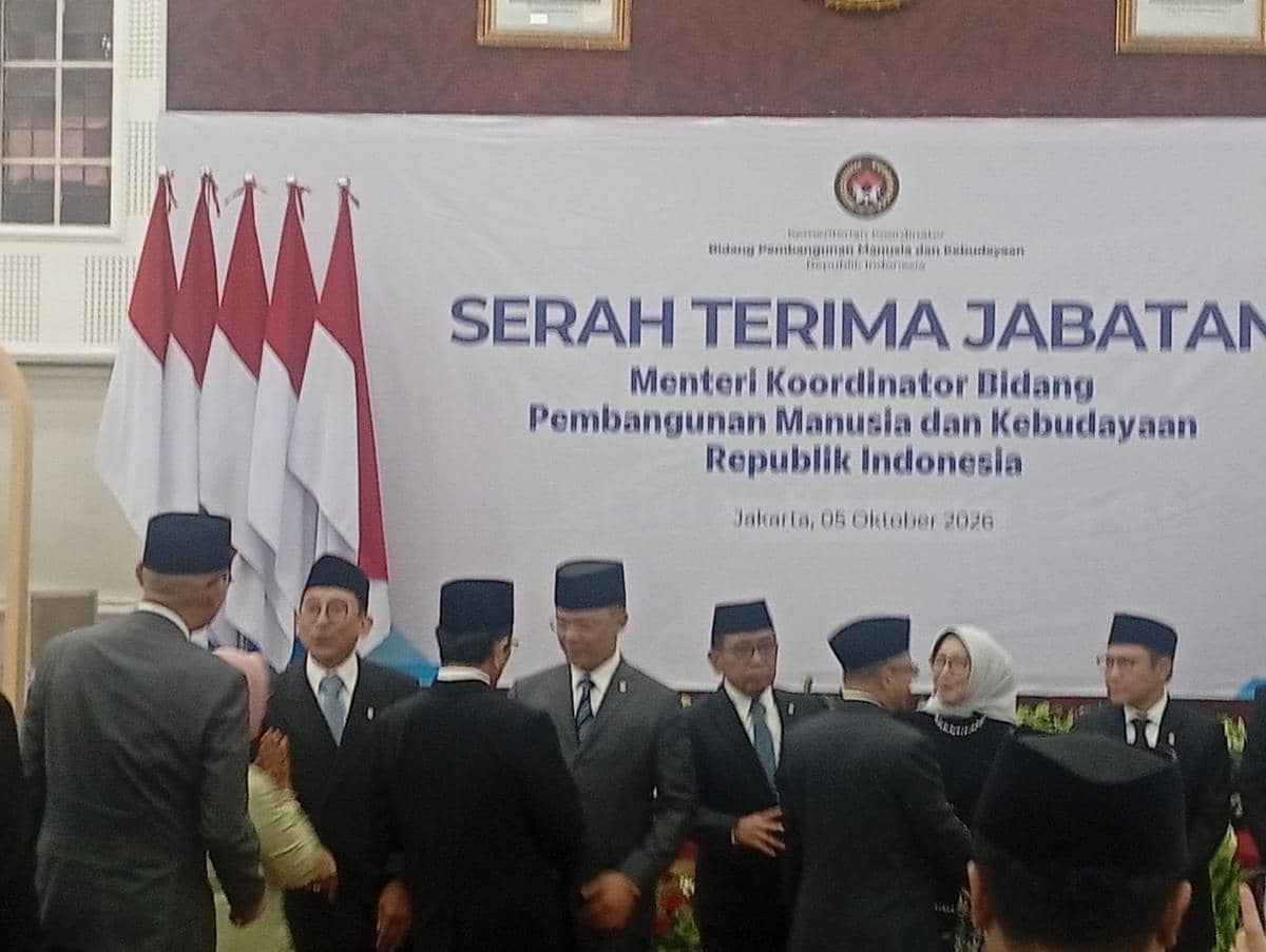 Menko PMK Sugiono dalam serah Terima jabatan di Gedung Kemenko PMK, Senin (5/10/2027). (IDN Times/Dini Suciatiningrum)