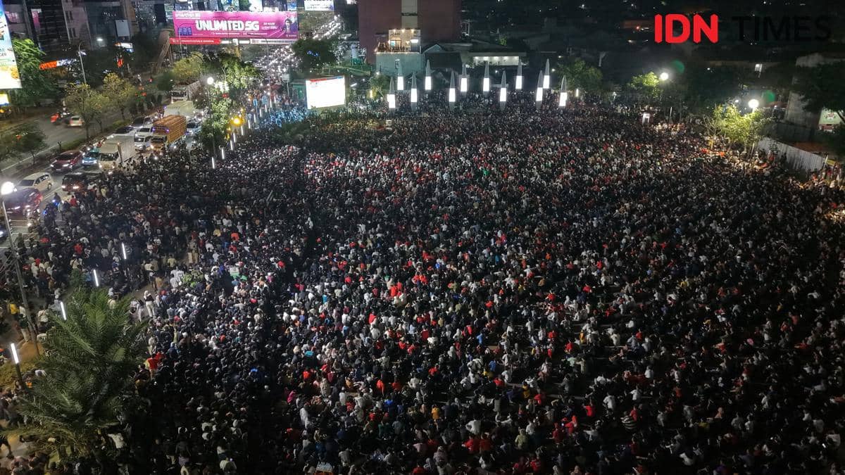 Nobar Timnas Indonesia, Ribuan Warga Padati Plaza Patriot Bekasi