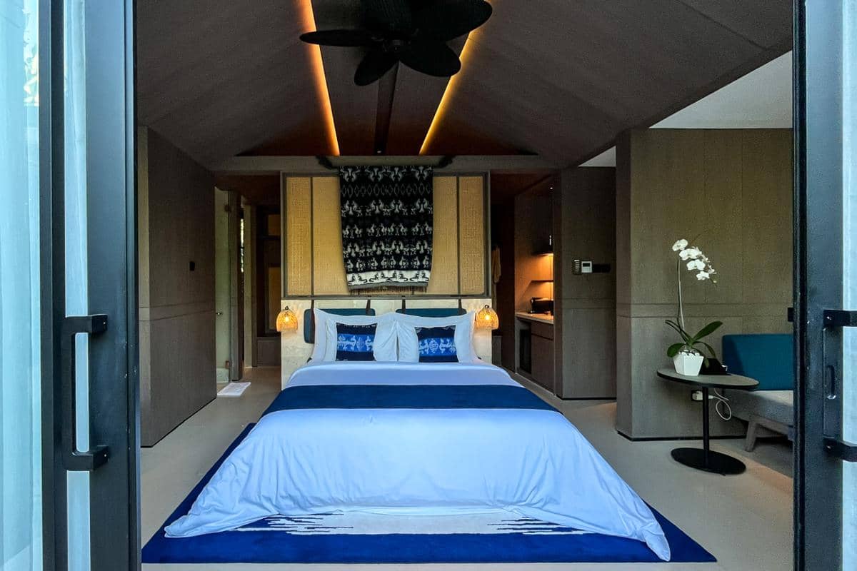 Kamar vila di Nuju Uluwatu dengan sentuhan kain tenun (dok.pribadi/Natalia Indah)
