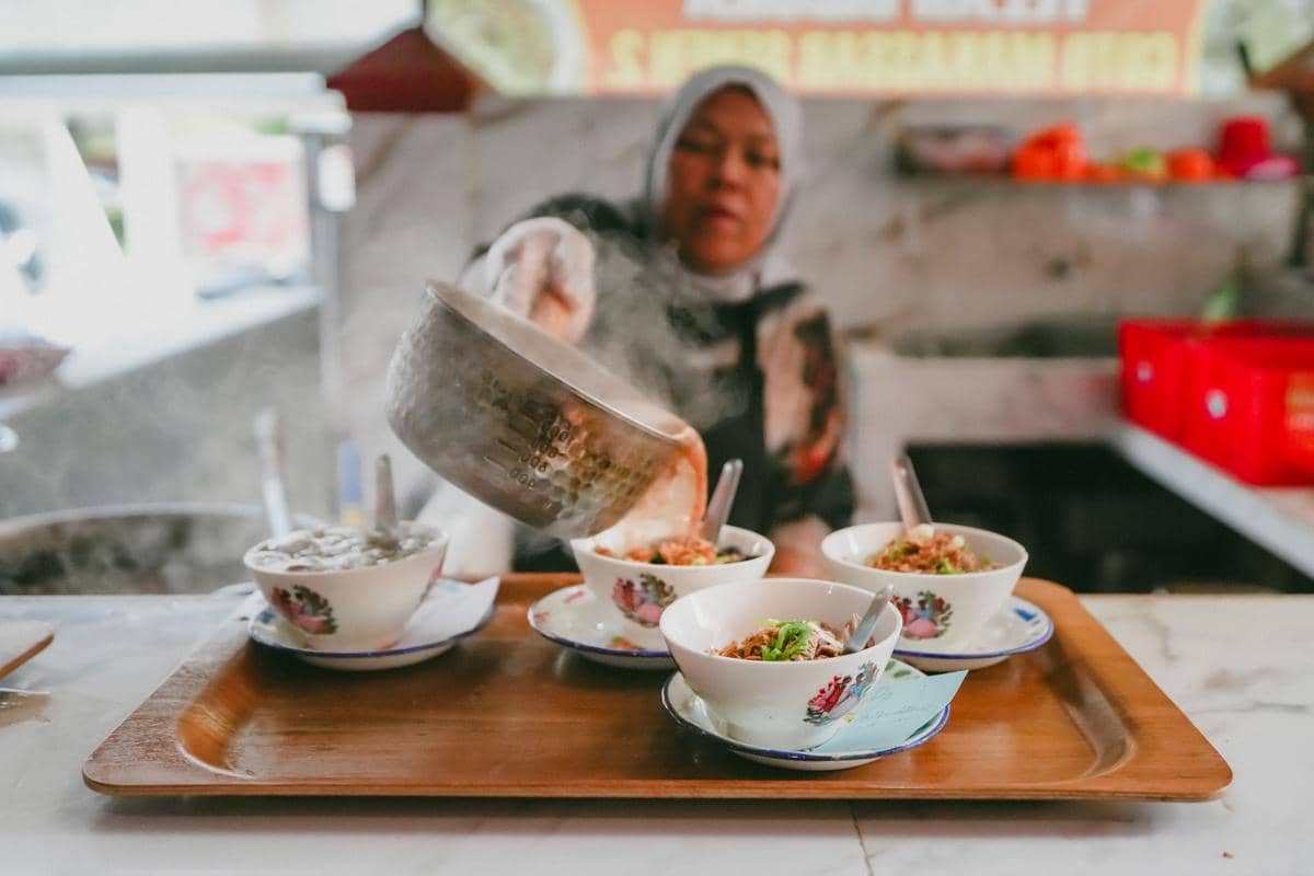 Lagi Cari Tempat Makan Coto Terbaik di Makassar? Ini 3 Rekomendasi Grab Bintang 5