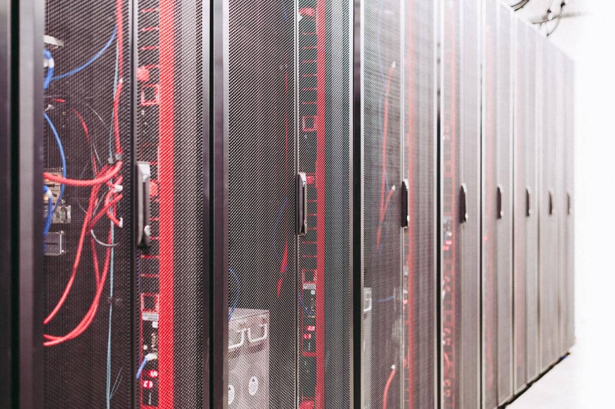 isi ruangan data center