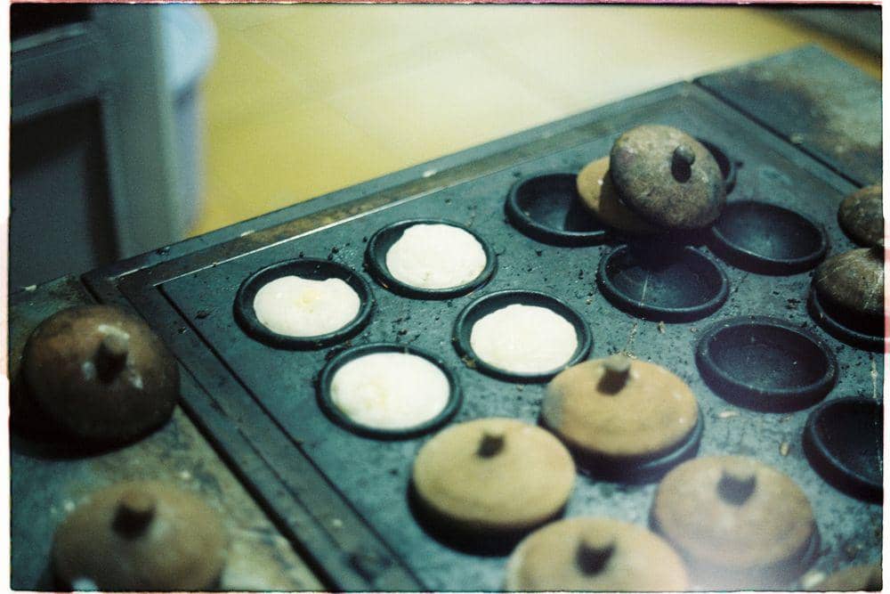 ilustrasi memasak kue cubit