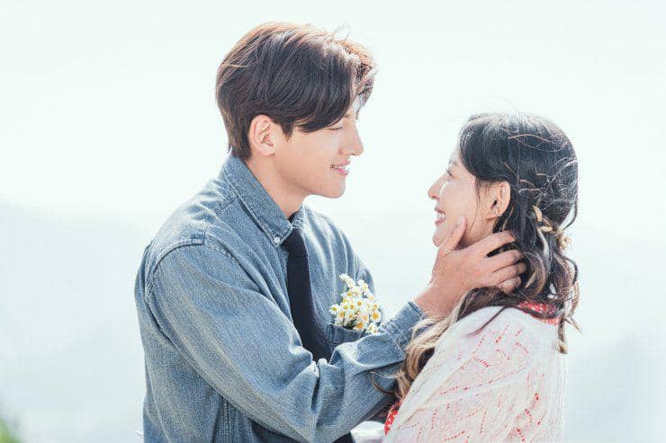 Still cut drama Lovestruck in the City dari Kakao TV, menampilkan adegan dalam serial drama Korea tersebut.