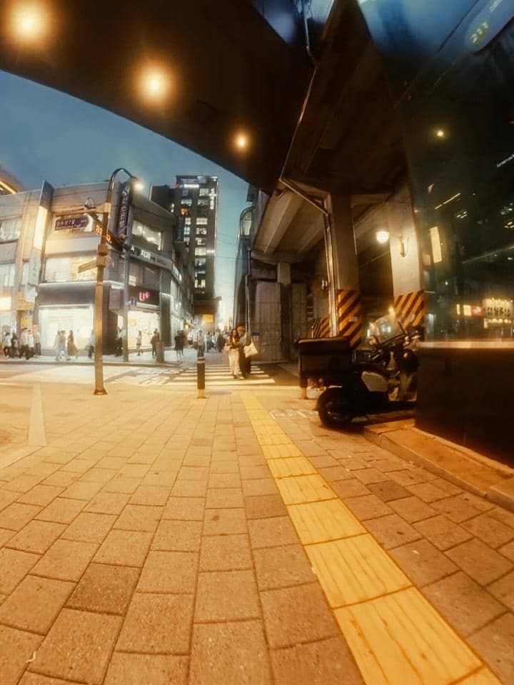 Dinda Hauw dan Rey Mbayang kencan berdua di Seoul