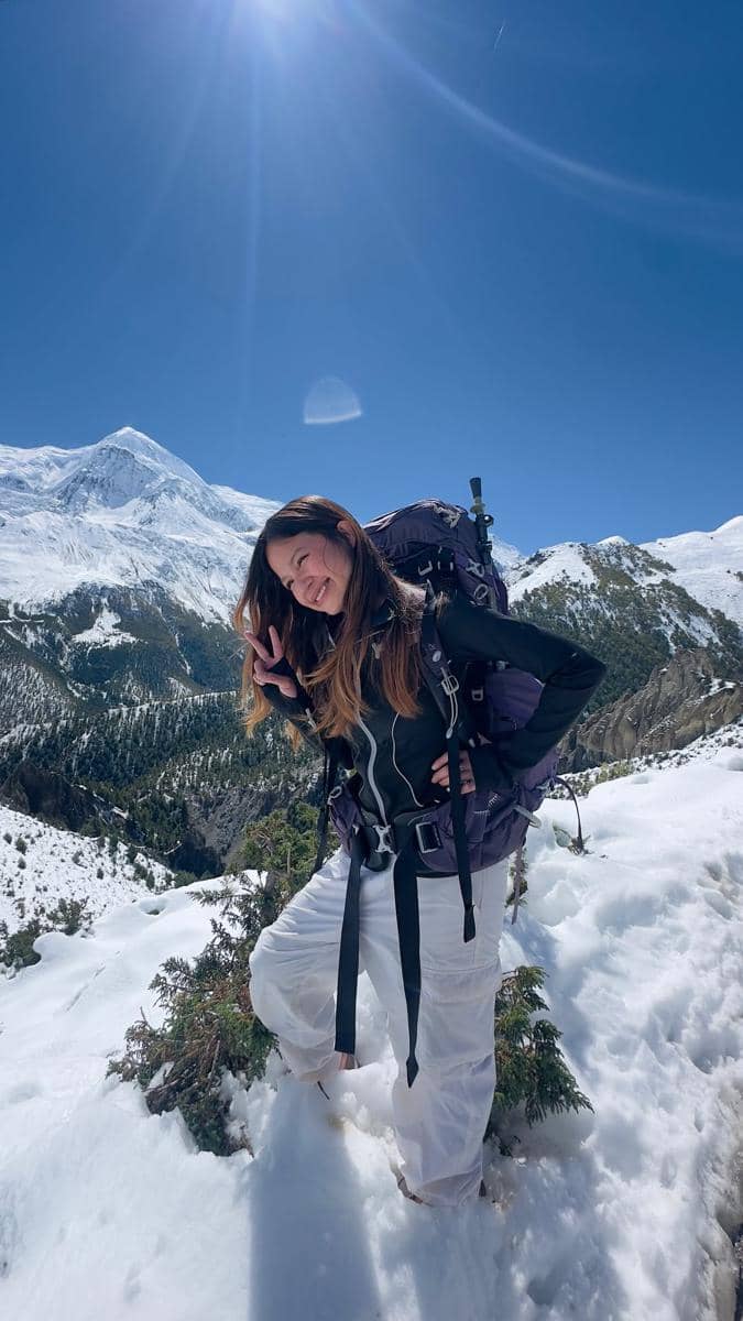 Bella Graceva melakukan pendakian di Annapurna Circuit Trek