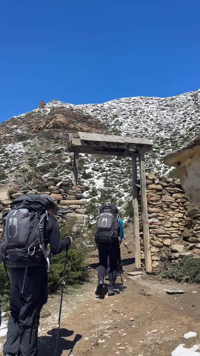 Bella Graceva melakukan pendakian di Annapurna Circuit Trek