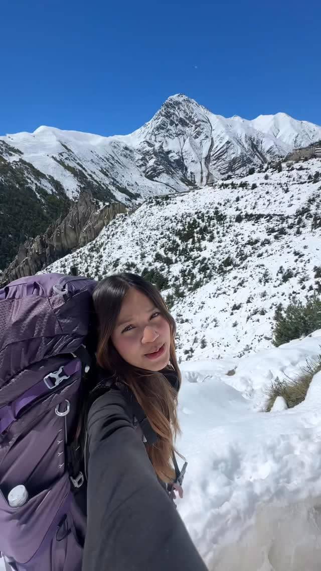 Bella Graceva melakukan pendakian di Annapurna Circuit Trek