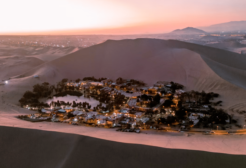 5 Fakta Huacachina, Desa Oasis Peru yang Dikelilingi Gurun dan Bukit Pasir