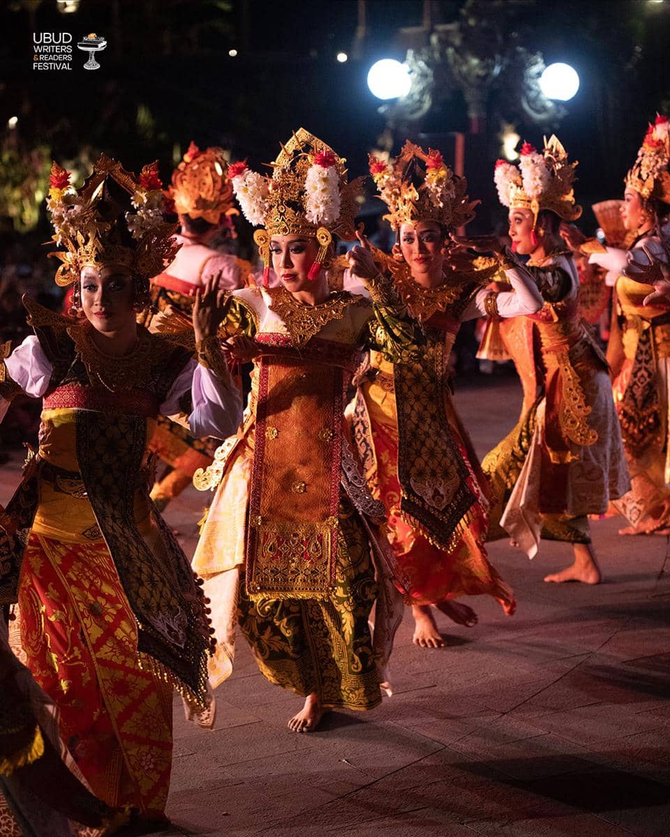pertunjukan seni dalam UWRF (instagram.com/ubudwritersfest)