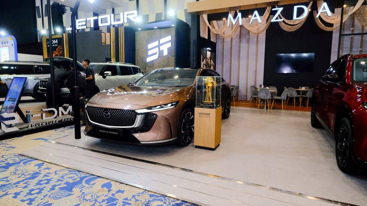 giias semarang, pameran otomotif, mazda 6e fastback