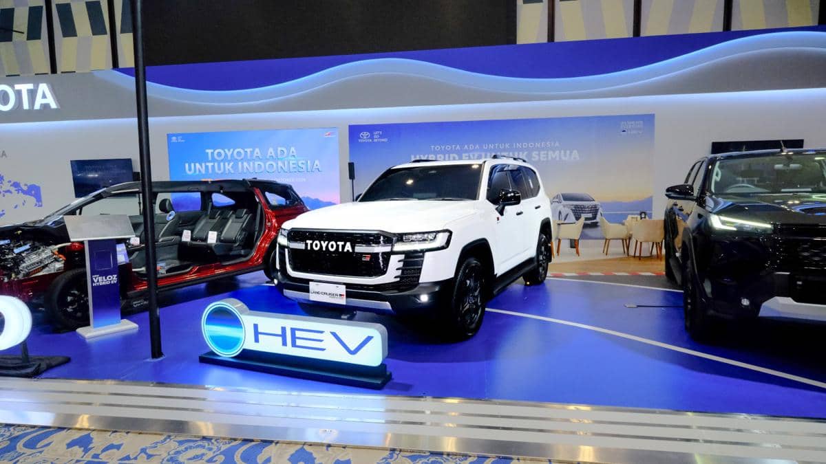 giias semarang, pameran otomotif, toyota land cruiser hybrid