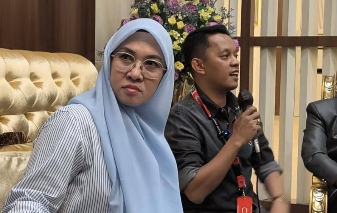 Bupati Gowa Husniah Talenrang dan kuasa hukumnya, Andi Bintang. (Dok. Istimewa)